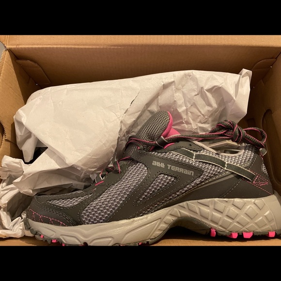 New Balance Trail Running Shoe WT411GP2 Womens 7 - Picture 2 of 8